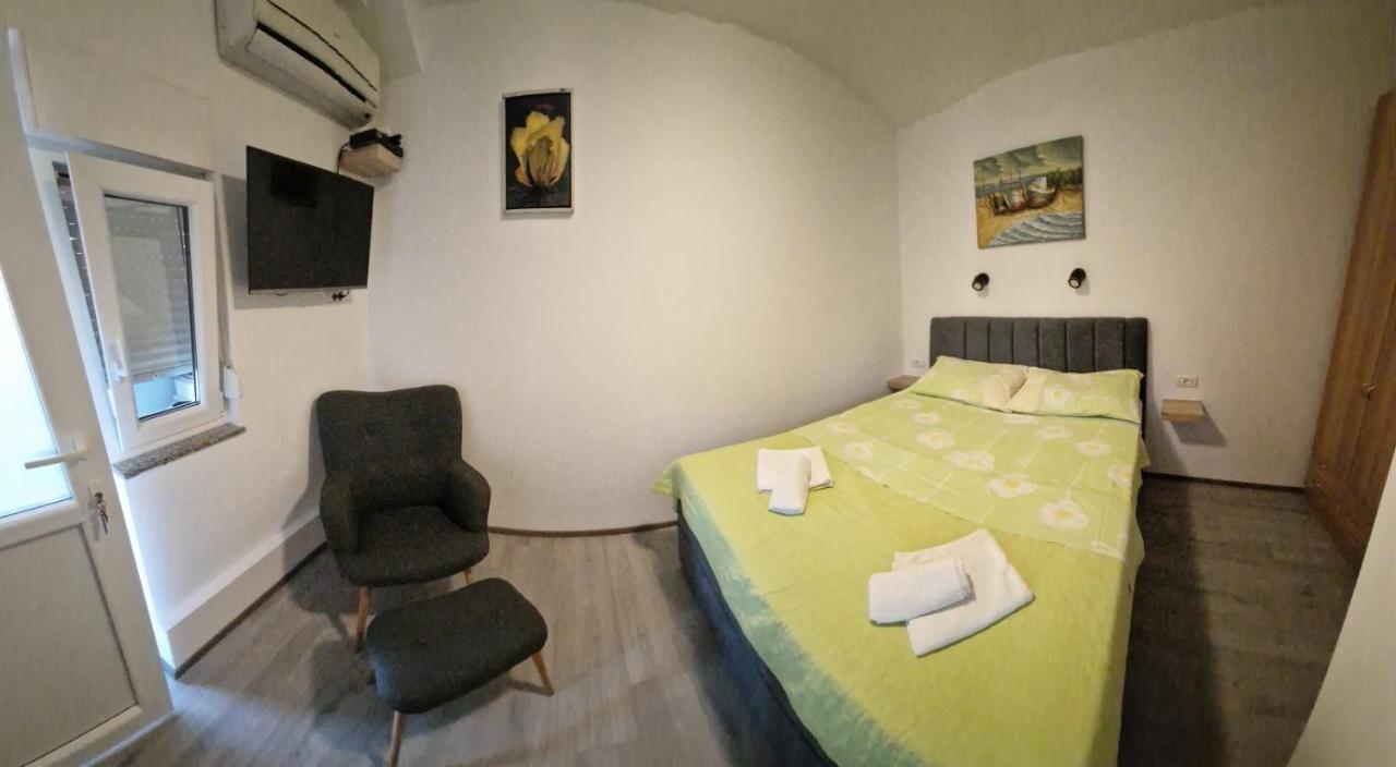Apartments Vuceric Peroj Εξωτερικό φωτογραφία