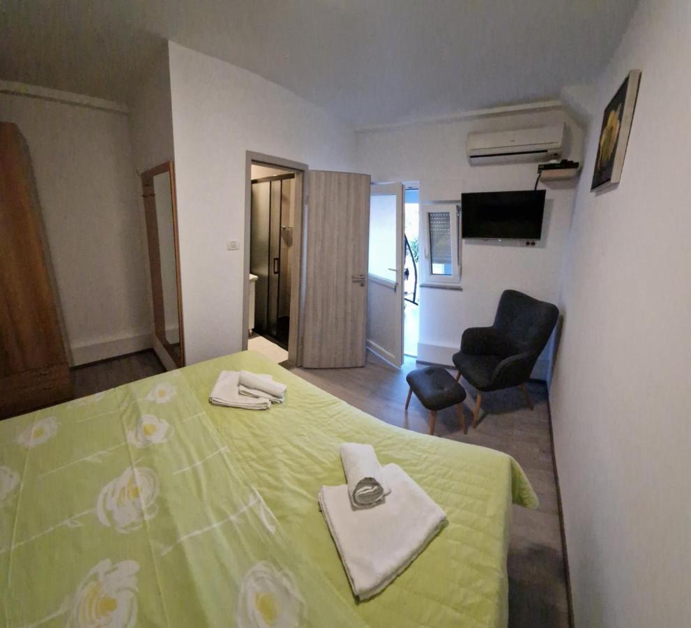 Apartments Vuceric Peroj Εξωτερικό φωτογραφία