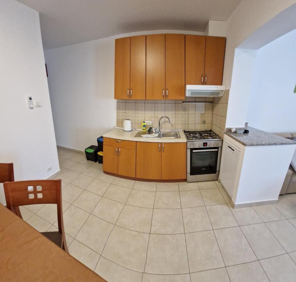 Apartments Vuceric Peroj Εξωτερικό φωτογραφία