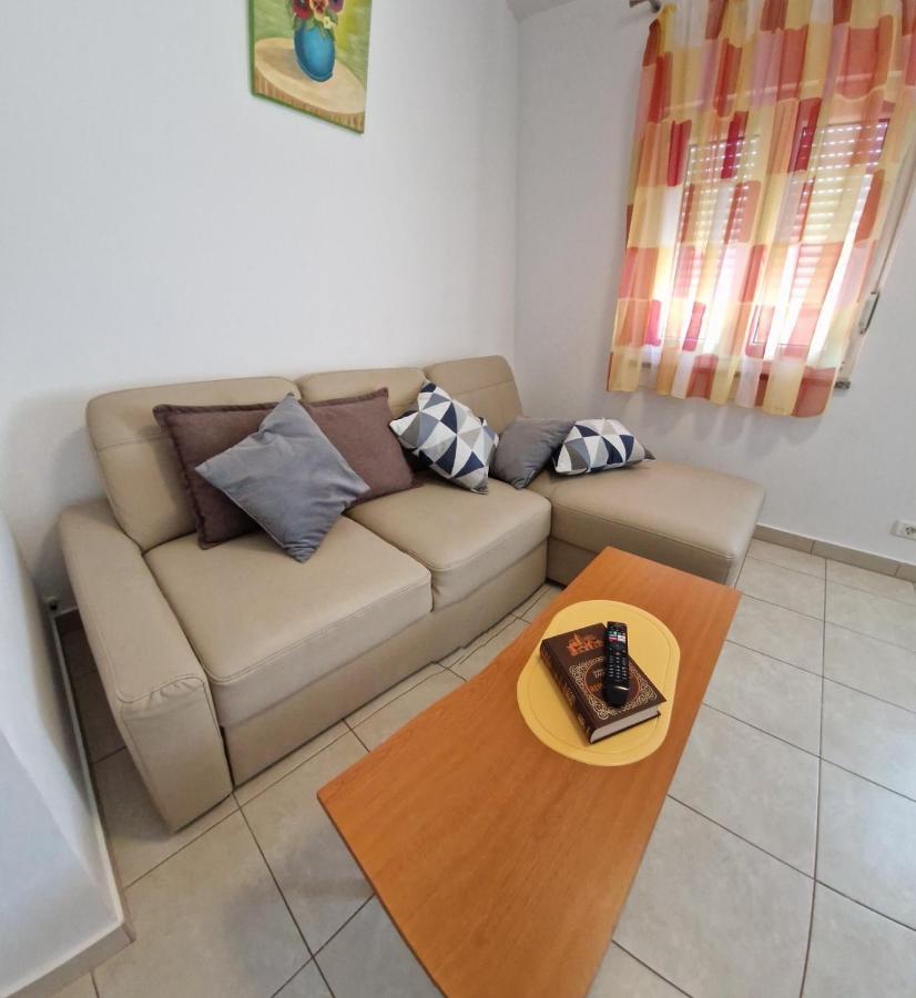 Apartments Vuceric Peroj Εξωτερικό φωτογραφία
