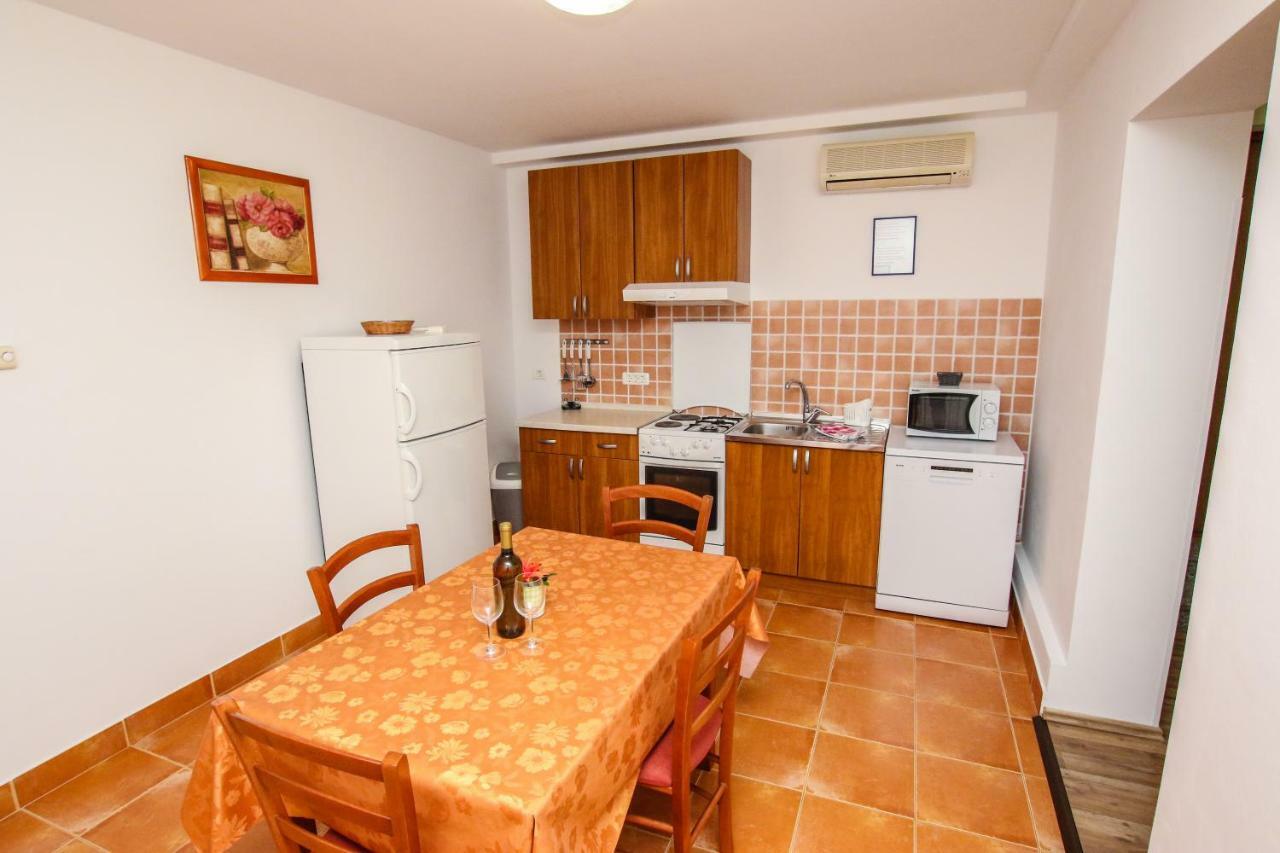 Apartments Vuceric Peroj Εξωτερικό φωτογραφία