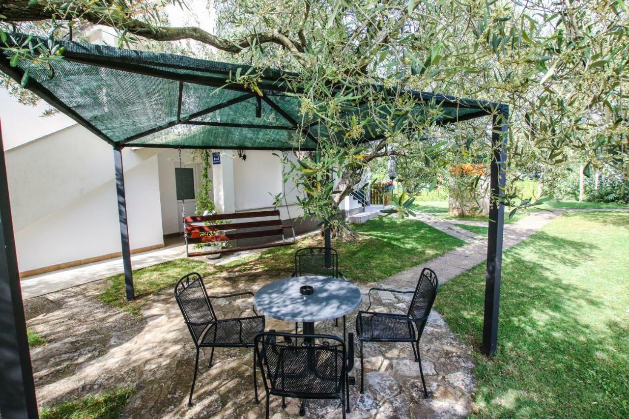 Apartments Vuceric Peroj Εξωτερικό φωτογραφία