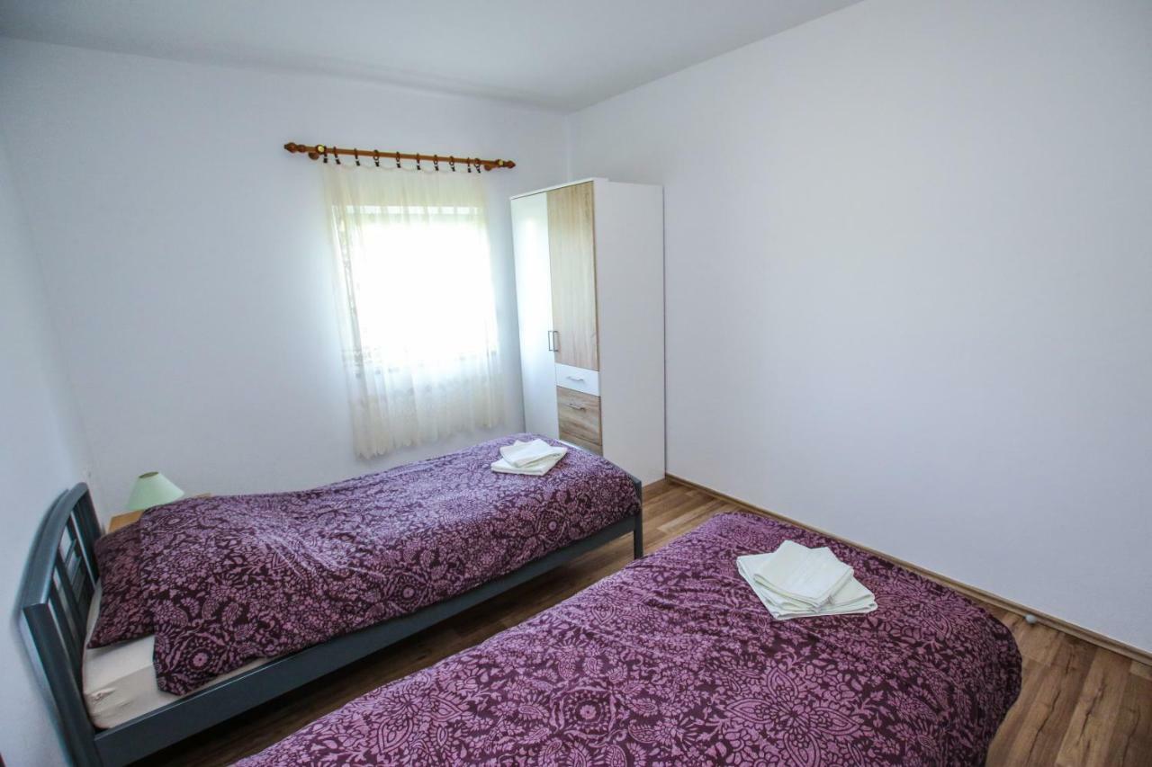 Apartments Vuceric Peroj Εξωτερικό φωτογραφία