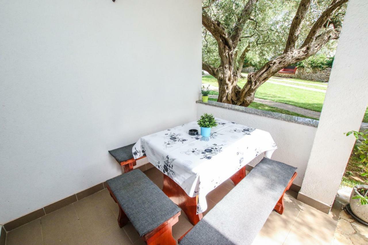 Apartments Vuceric Peroj Εξωτερικό φωτογραφία