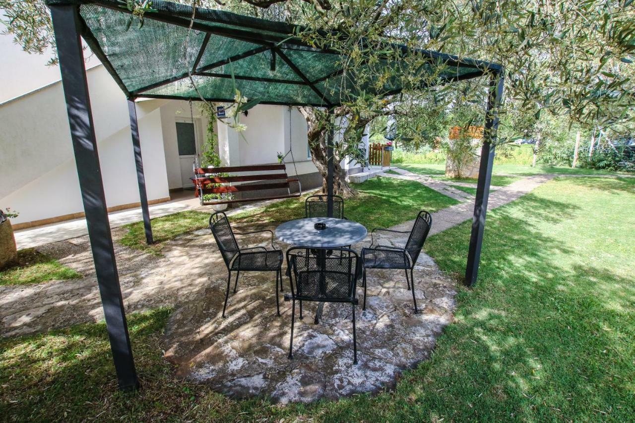 Apartments Vuceric Peroj Εξωτερικό φωτογραφία