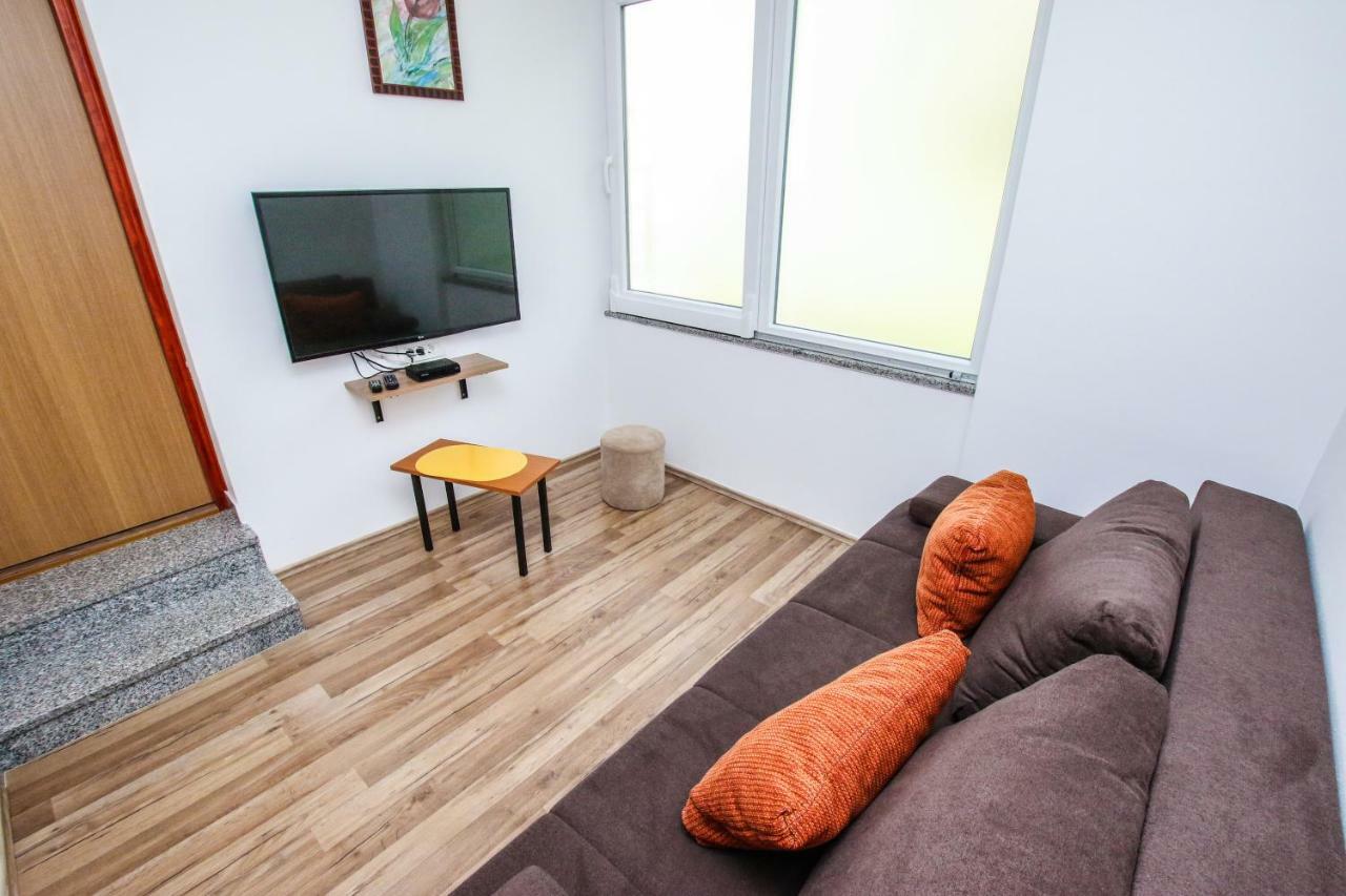 Apartments Vuceric Peroj Εξωτερικό φωτογραφία