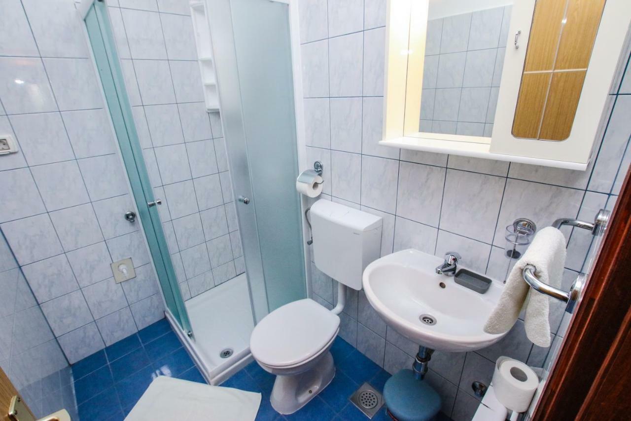 Apartments Vuceric Peroj Εξωτερικό φωτογραφία