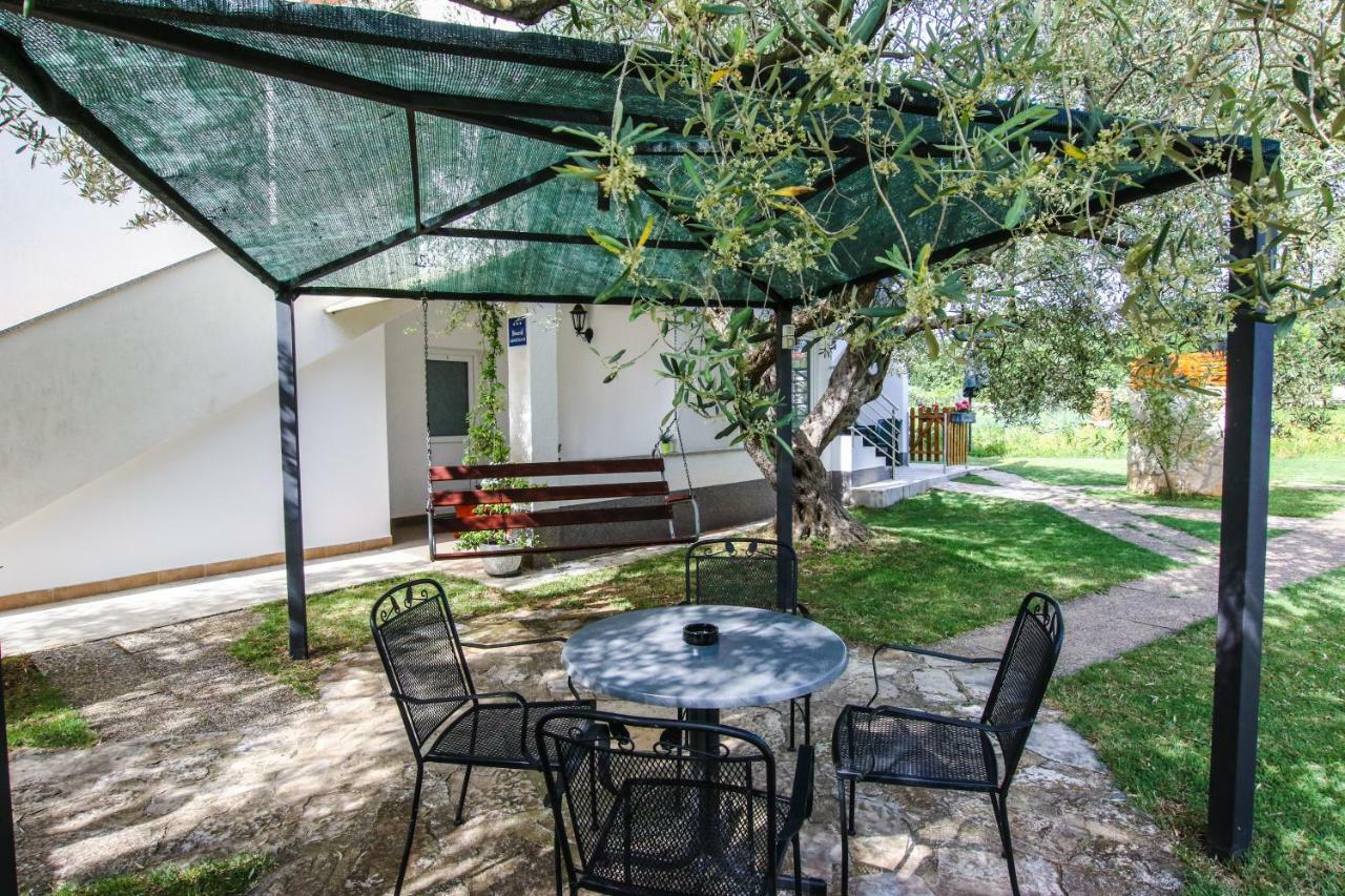 Apartments Vuceric Peroj Εξωτερικό φωτογραφία
