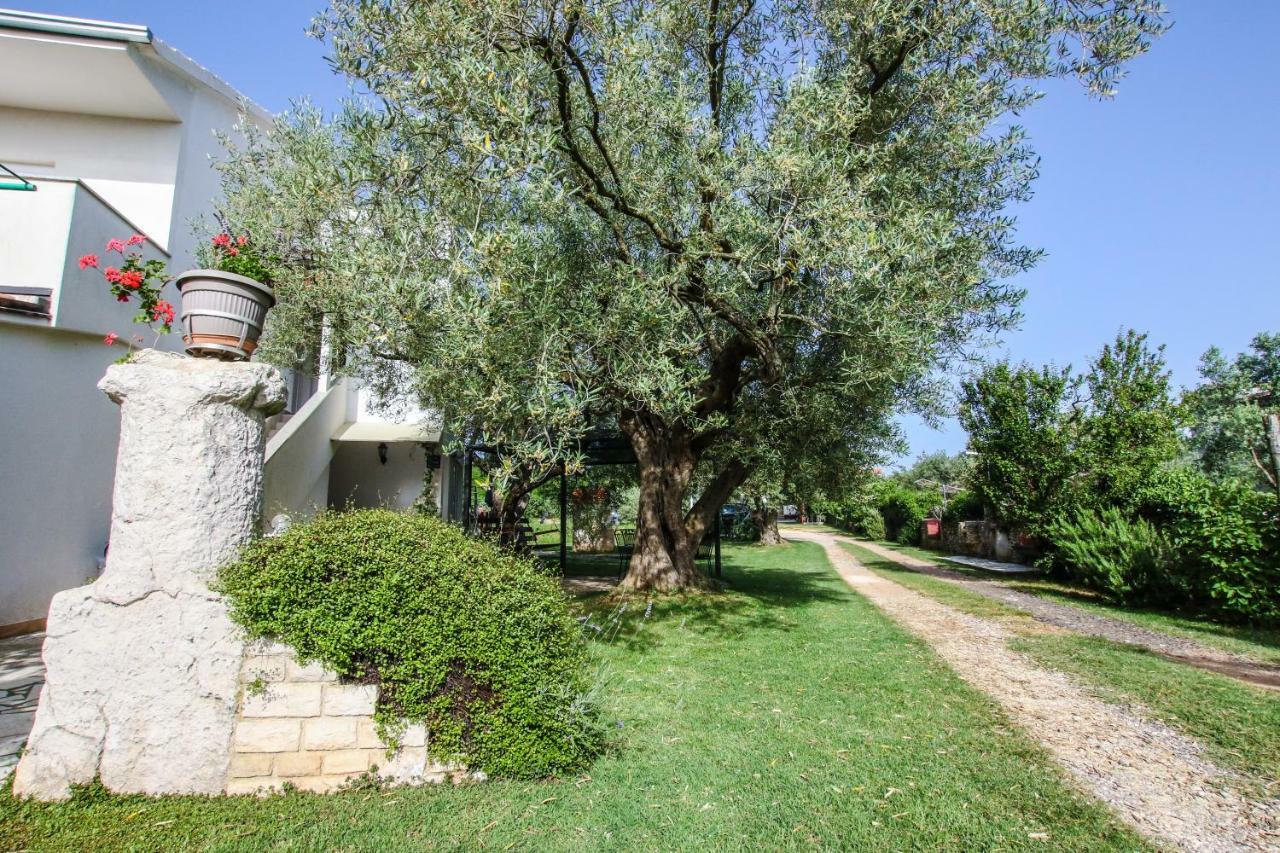 Apartments Vuceric Peroj Εξωτερικό φωτογραφία