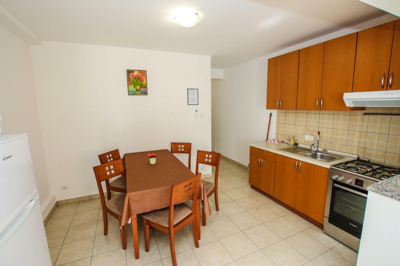 Apartments Vuceric Peroj Εξωτερικό φωτογραφία