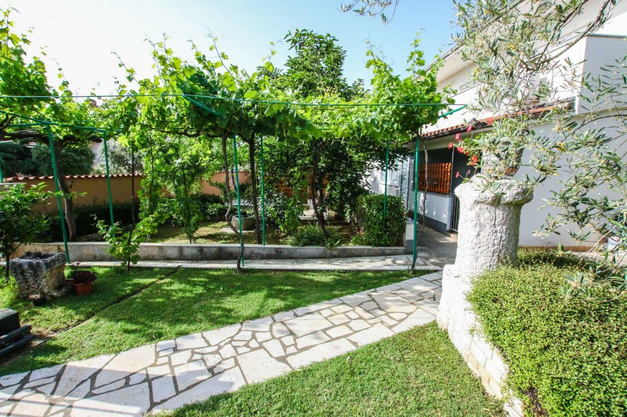 Apartments Vuceric Peroj Εξωτερικό φωτογραφία