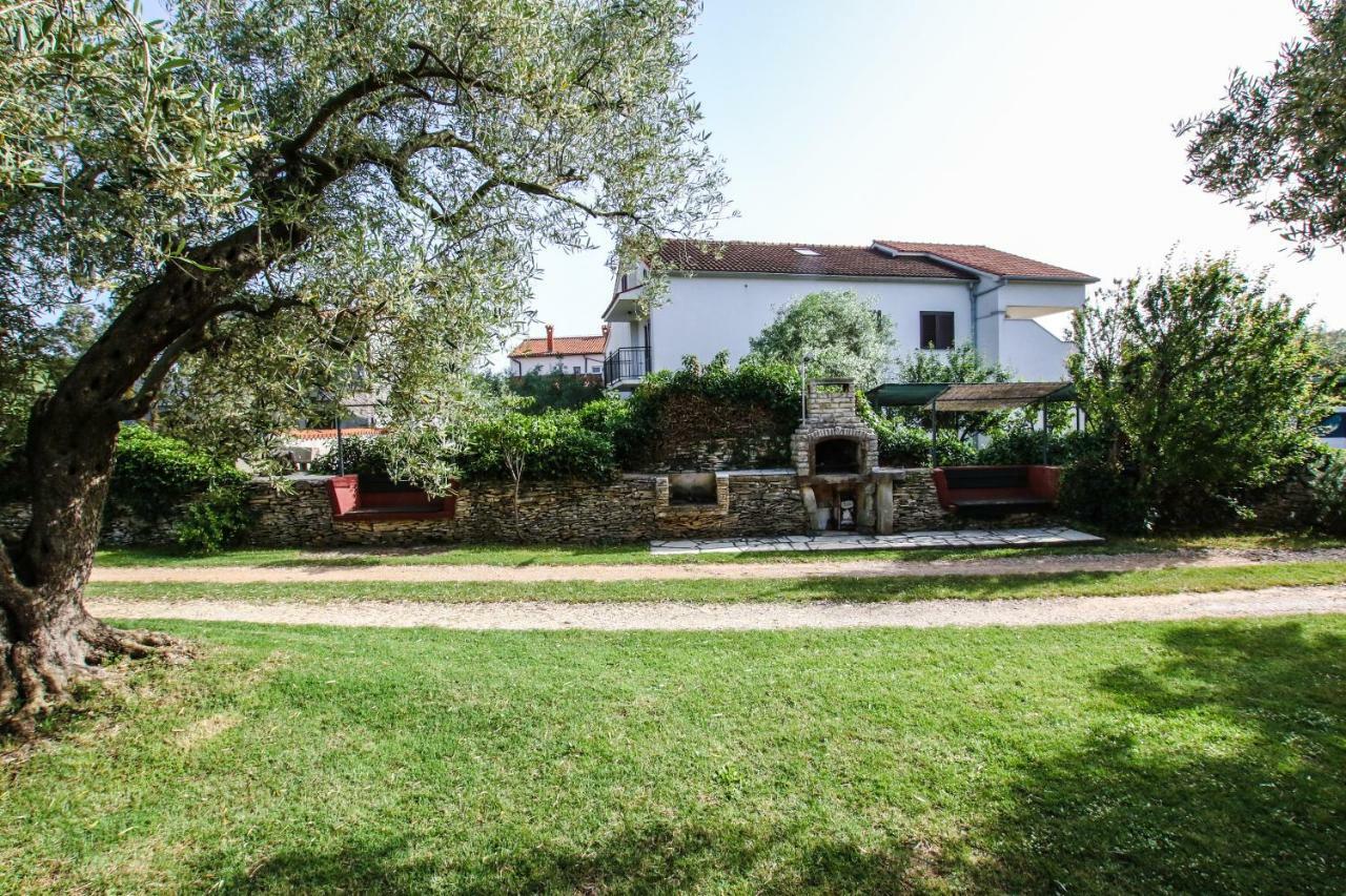 Apartments Vuceric Peroj Εξωτερικό φωτογραφία
